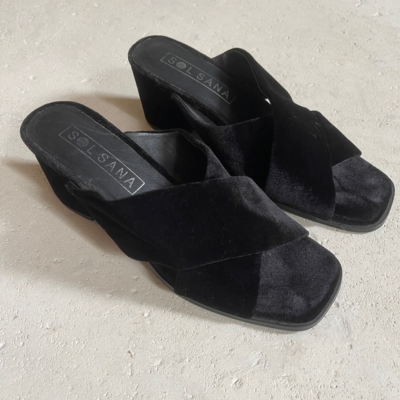 Sold Sana Tilda Mule in Black Velvet Size 37 - Picture 6 of 10